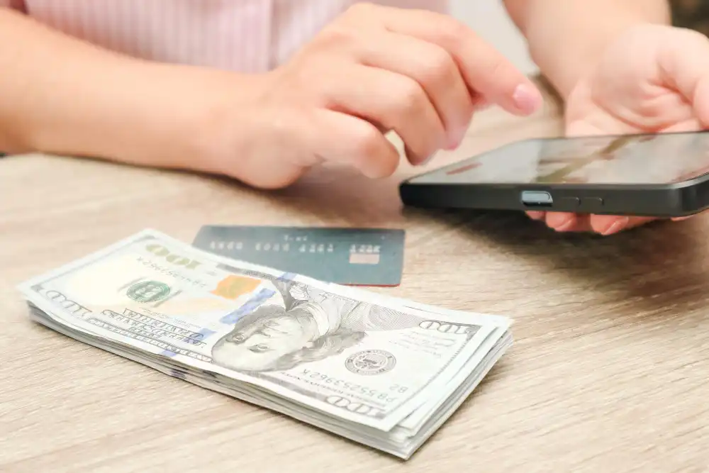 刷卡換現金會被銀行停卡嗎？掌握 3 大原則，安全周轉不傷信用